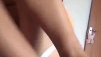 Il conduttore erotico risulta essere uno studente universitario!! Gioca con il suo corpo ogni giorno nel dormitorio senza leggere~