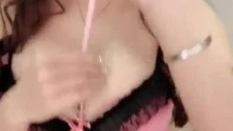 36D Doppelshow eines jungen Models mit großen Brüsten ~ genieße das Vergnügen, mit einem wohlhabenden Mann zu fliegen!!