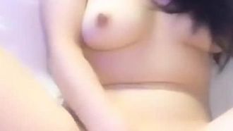 La conduttrice dal bel seno gioca con la sua stessa figa~solo lei sa quanto è bello~