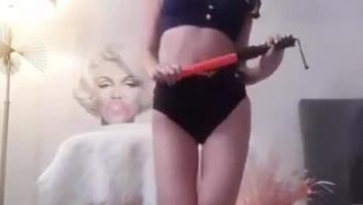 [Corea] La bella sorella ha guardato di nascosto un video pornografico dopo essere uscita dal lavoro~ Senza ulteriori indugi, si è tolta il seno e lo ha mostrato ai suoi fratelli~