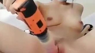 C'est génial ~ L'ancre sexuelle joue avec sa chatte ~ Un coup à la fois !!