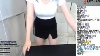 [한국] 아빠들이 잘 볼 수 있도록 할머니를 테이블 위에 올려주세요~