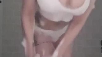 [Coreia] A garota gostosa apresentadora da transmissão ao vivo irá acompanhá-lo para tomar banho ~ Eu adoro tomar banho para você ver ~