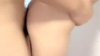 복면 아줌마는 콘돔도 안하고 섹스했어요~ 먼저 새끼고양이를 옆으로 쉬게 놔두는거 잊지마세요~