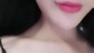 妖艳巨乳主播使出勾魂术~乔奶抠逼极限诱惑~