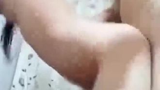 [Trasmissione in diretta selezionata!] Mia sorella ha trasmesso in diretta il suo sesso incestuoso con il suo brutto fratello, cosa dovrei fare se le sparassero dentro e non riuscisse a smettere di piangere?