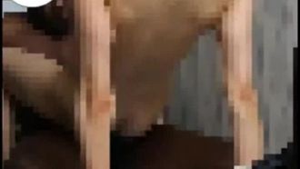 出卖与黑人老公的家居生活！第一次放入就好硬好大…直接爽上天