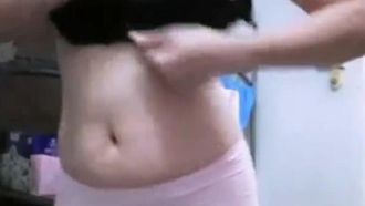 La massaggiatrice trasmette segretamente una trasmissione in diretta al lavoro~ Questa volta si fa un selfie sotto la doccia affinché i padrini possano vederlo~ (4)