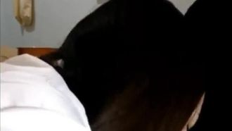お母さんは家にいませんでした～ネット有名人は家でお父さんに舌、キス、胸を触られてからかわれました～セックスを強要されました～お父さんにやめてと叫び続けました～それでもセックスを強要されましたフェラ！！