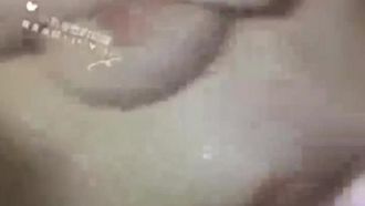 Una colección a gran escala de la celebridad de Internet Xiaoxin y su gatito. La primera prueba de la fruta prohibida es frente a la cámara ~ Penetrando sin condón, toqueteando y masturbándose de todas las formas ~.