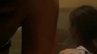 Il conduttore maschio ha avviato una conversazione in modo casuale in un hotel termale!! Ora abbiamo un appuntamento, non c'è bisogno di parlarne ~ abbiamo solo un litigio bollente nelle terme!!