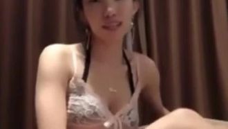 Kokette junge Frau vs. chinesische Kuratorin Teil 5: Romantische klassische Schönheit
