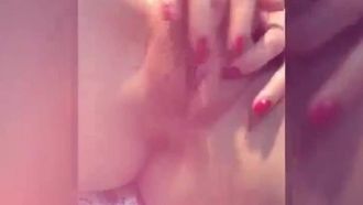 Tocca la tua figa, leccala, penetrala ~ tutti i modi per soddisfarti allo stesso tempo!