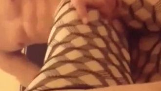 Ich habe im Fitnessstudio mehrere muskulöse Männer gefunden, die meine Schlampenfrau ficken konnten. Echter häuslicher Inzest 000124