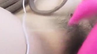 最高の女神アンカーは童顔で大きな胸を持っています。このペアの大きなペニスは、彼女のマンコでオナニーし、ファックするまでお互いに遊ぶことができます。