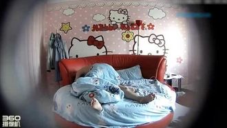 Сексуальную и высокую красотку с большой грудью тайно засняли в отеле и жестко трахнул ее парень после принятия душа. Ее жестко и трахали несколько раз.