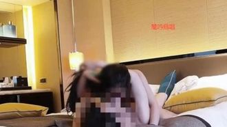 风吟鸟唱系列出品极品国模爱丽莎和摄影师酒店激情啪啪