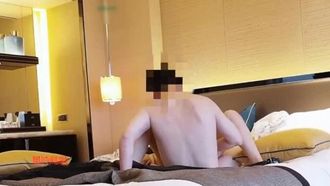 风吟鸟唱系列出品极品国模爱丽莎和摄影师酒店激情啪啪