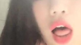 Die süße kleine Plattform (ehemals Kawaii) hat wunderschöne Mädchen mit gutem Aussehen und prallen Figuren, die leidenschaftliche Sex- und Masturbationsshows zeigen, was sehr verlockend ist.