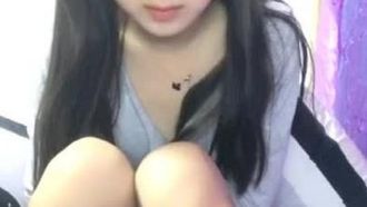 Piccola piattaforma carina (ex kawaii) pura e bellissima piccola loli nuova arrivata 1112 spettacolo dal vivo che si masturba, inserisce buchi, fa pipì sotto la doccia, molto allettante