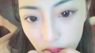 小可爱平台(原卡哇伊)吸舔取精紫霞直播大秀 身材苗条 搔首弄姿 揉奶揉穴 十分诱人