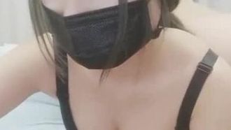 Rein, schön, jung und effizient, von zierlicher Statur, spielt mit einem Vibrator und masturbiert leidenschaftlich, sehr verlockend, lassen Sie sich das nicht entgehen, wenn Sie es mögen.