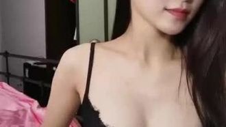 高颜值气质苗条妹子自慰诱惑 单腿黑丝椅子上跳蛋塞逼逼看着非常诱人 很是诱惑喜欢不要错过