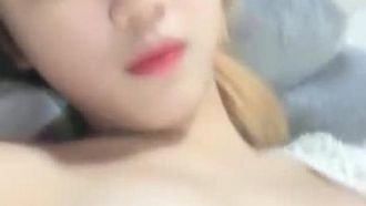 The innocent-looking, tender and cute girl shows off her breasts and pussy. She has fair skin and thick pussy hair. Close-up is very attractive and tempting. If you like it, don’t miss it.