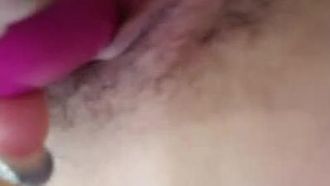 A sweet girl with good looks and sparse hair masturbates, her pink and tender pussy vibrates, her vibrating egg vibrates and she orgasms, moaning and gasping, very alluring, very seductive, don’t miss it if you like it.