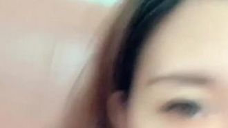 小可爱平台(原卡哇伊)颜值不错御姐美女主播身材也很苗条对着镜子激情自慰十分诱人