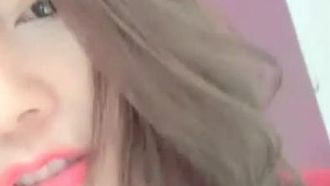 Little Cute Platform (ex Kawaii), bellissima conduttrice, lo spettacolo di sesso 1101 all'aperto della signora Ye Zi per sedurre un amico sessuale e masturbarsi è molto allettante