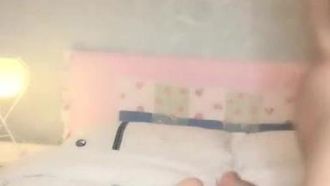 Little Cute Platform (Original Kawaii) Die pralle Gastgeberin macht Ihren Milchtee 1027 kostenlose Sexshow für Männer und Frauen mit haarloser Muschi und leidenschaftlichem Sex sehr lustvoll