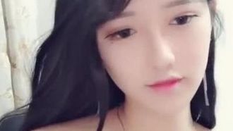 高颜值长相甜美妹子道具自慰性感黑丝退下翘起双脚跳蛋塞逼逼震动很是诱惑喜欢不要错过