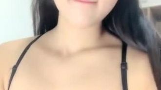 외모가 좋은 달콤한 소녀, 욕실 소품, JJ 입으로, 섹시한 멜빵, 검은 스타킹, 노출 된 보지, 매우 매혹적이며 매우 매혹적입니다. 마음에 드시면 놓치지 마세요