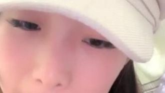 高颜值嫩妹子苗条身材自慰秀脱掉牛仔裤掰开逼逼近距离特写跳蛋震动很是诱惑喜欢不要错过