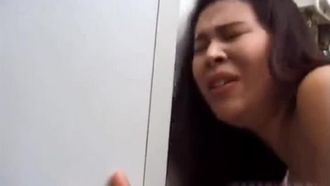 Un modèle AV japonais crie en se faisant bien baiser