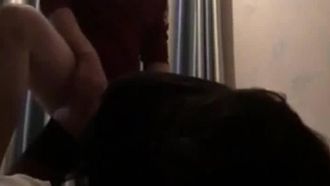 Quindi aperto? 8 video di sesso di popolari emittenti in diretta circolati su Internet...in cui si gioca a battaglie a letto a tre: i protagonisti maschili di ogni film sono diversi5