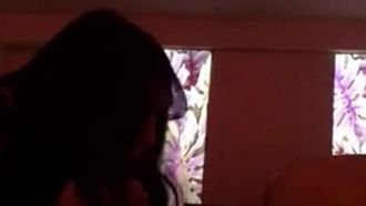 Quindi aperto? 8 video di sesso di popolari emittenti in diretta circolati su Internet...giocando a battaglie a letto a tre: i protagonisti maschili di ogni film sono diversi3