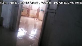 变态哥到女性澡堂偷拍！各种环肥燕瘦大小奶通通入镜...还偷开置物柜偷内衣闻奶香