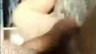 이 여자애가 이렇게 타고 있는 게 너무 귀여워요.