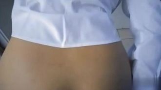 [Transmissão super emocionante!] Uma funcionária de colarinho branco safada e coquete foi fodida por trás até suas pernas ficarem fracas