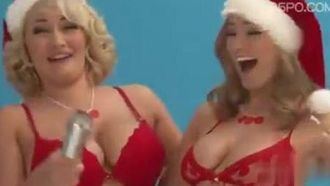 [Selección Navideña] Hermoso bebé de pechos grandes les desea una Feliz Navidad~ ¡¡Casi quiero ser Papá Noel!! ¡¡Qué feliz!!