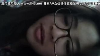 新加坡大学女正妹厕所自慰