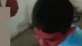 髪をもったガキが野生で戦っている