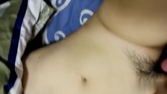 Sesso senza preservativo con una ragazza E-cup
