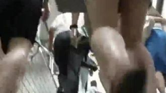 Der U-Bahn in Südkorea folgen und schöne Beine in kurzen Röcken fotografieren 02