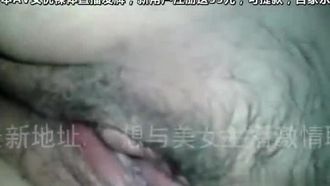 안경을 쓰고 로리타 자위를하는 매우 잘 발달 된 소녀