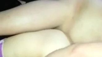 Estoy tan borracho que la persona a mi lado puede cantar tan en serio mientras toca así.