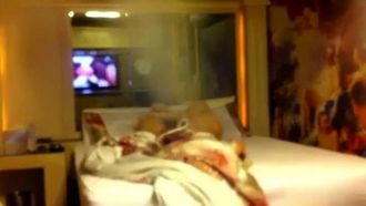 La giovane modella di livello continuava a gemere dopo essere stata penetrata in hotel. Sembrava così carina, ma non si aspettava che i suoi peli pubici fossero così folti e così sexy!