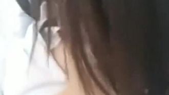 無邪気な小悪魔がピンク色の胸を舐めたりマンコをほじったりする自撮り写真を撮る
